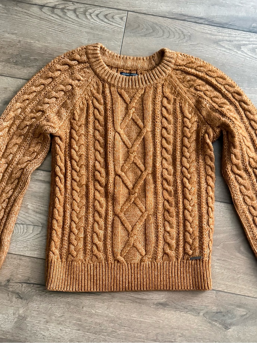 Abercrombie & Fitch Womenโs Cable Knit Sweater in Camel